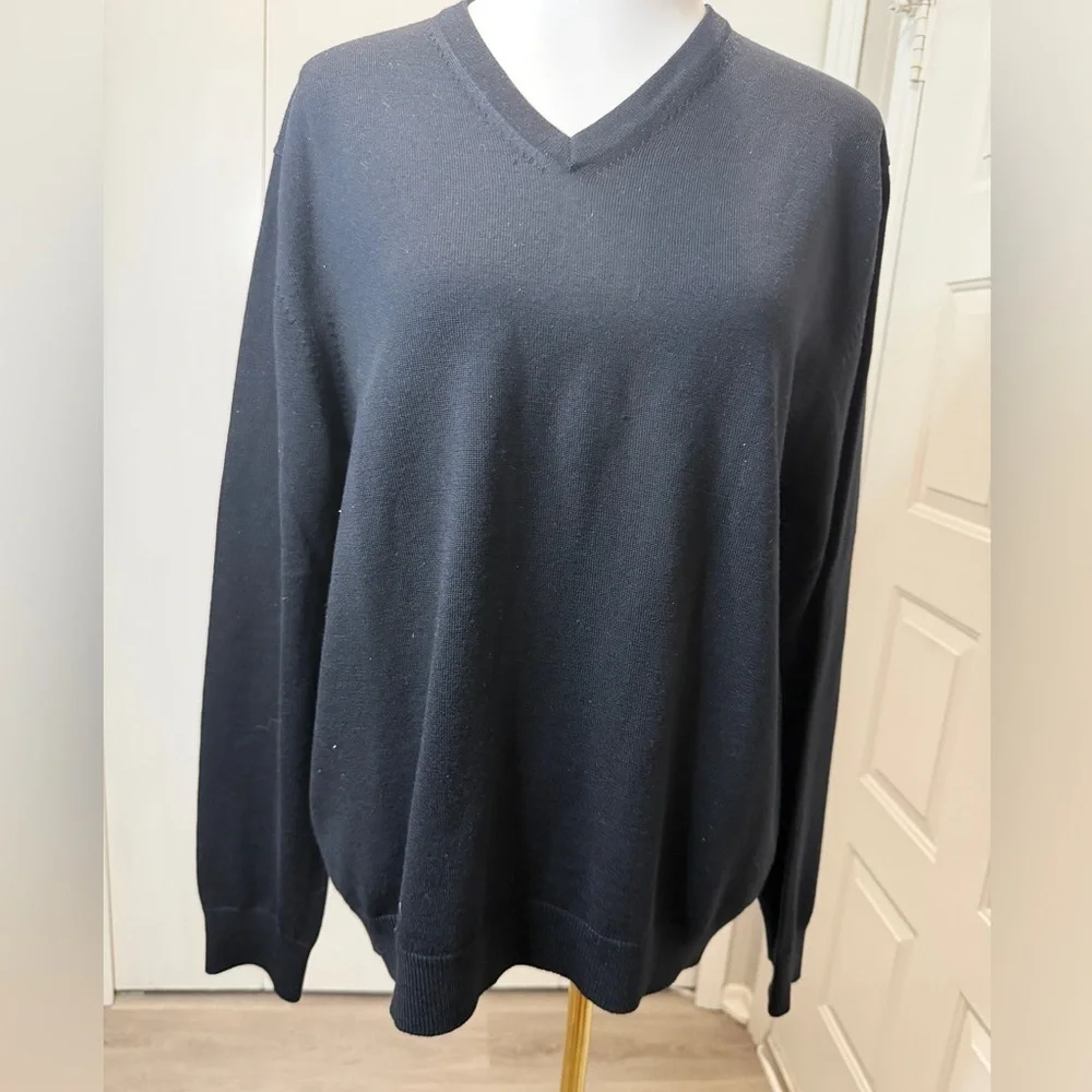 Banana Republic Men's Dark V-Neck Sweater